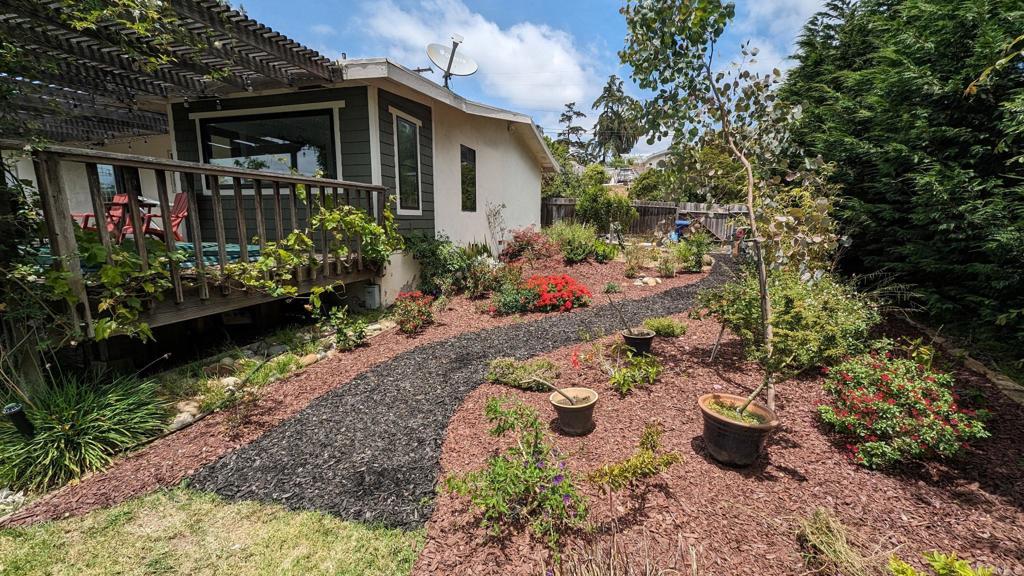 1107 Prospect Circle Vista, CA 92081 - Photo 44 of 52 a view of a backyard with plants and large trees