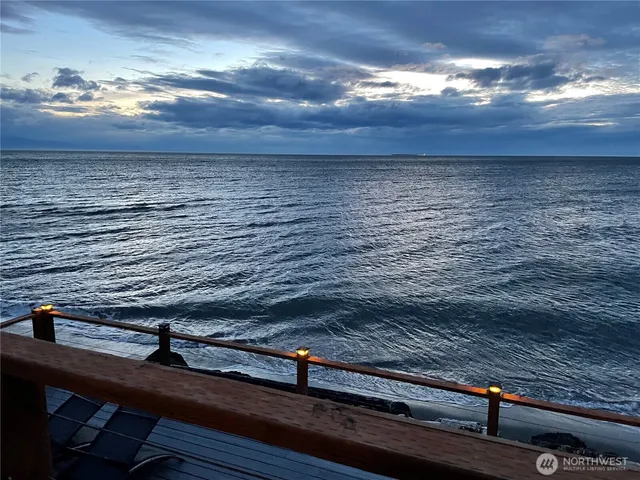 $1,295,000 | 2585 West Beach Road, Oak Harbor, WA 98277