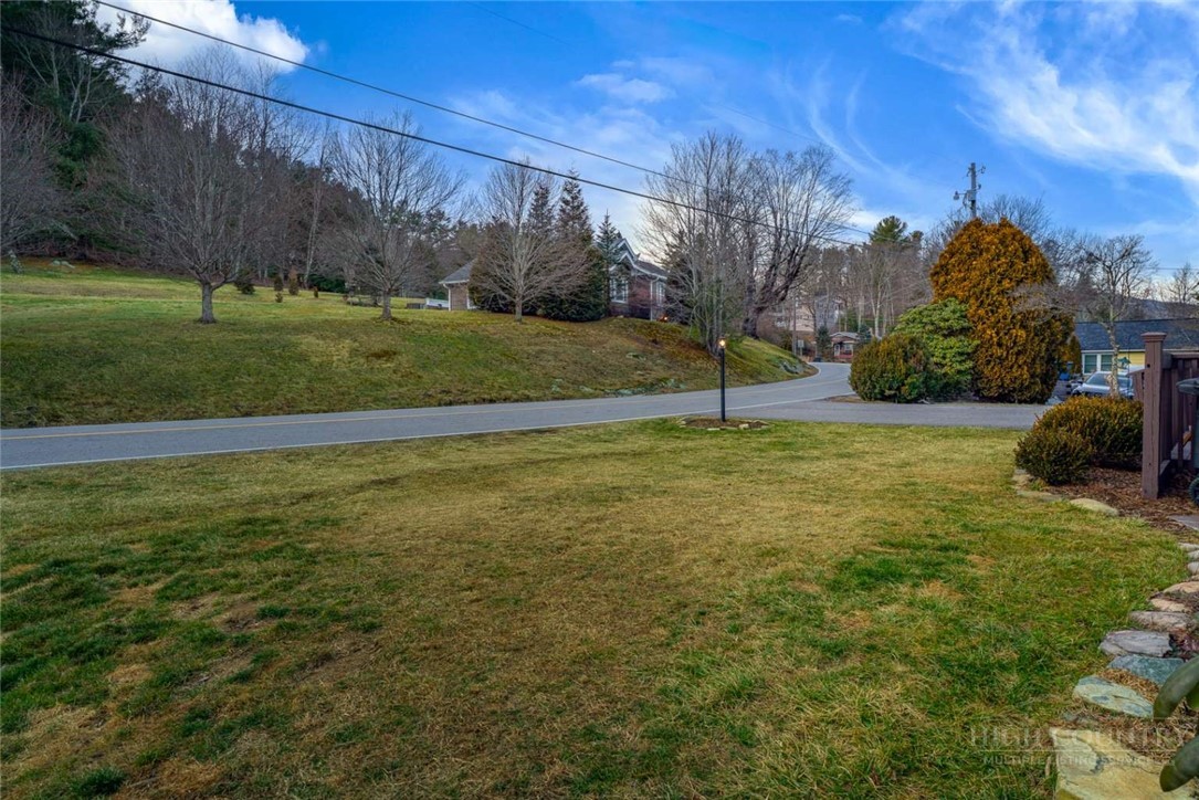 649 Ransom Street Blowing Rock, NC 28605 - Photo 7 of 22