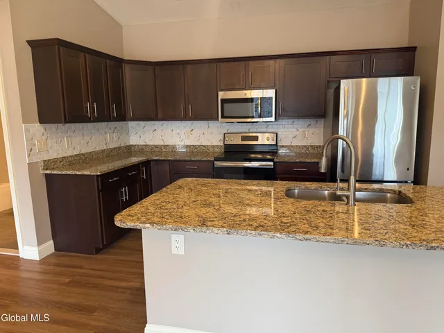 $2,450 | 48 Bavarian Way, Unit 125, Altamont, NY 12009