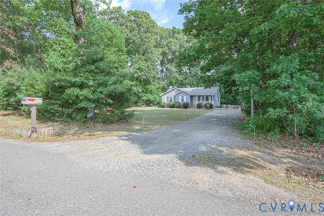 17319 Doggetts Fork Road Ruther Glen, VA 22546 - Photo 3 of 32