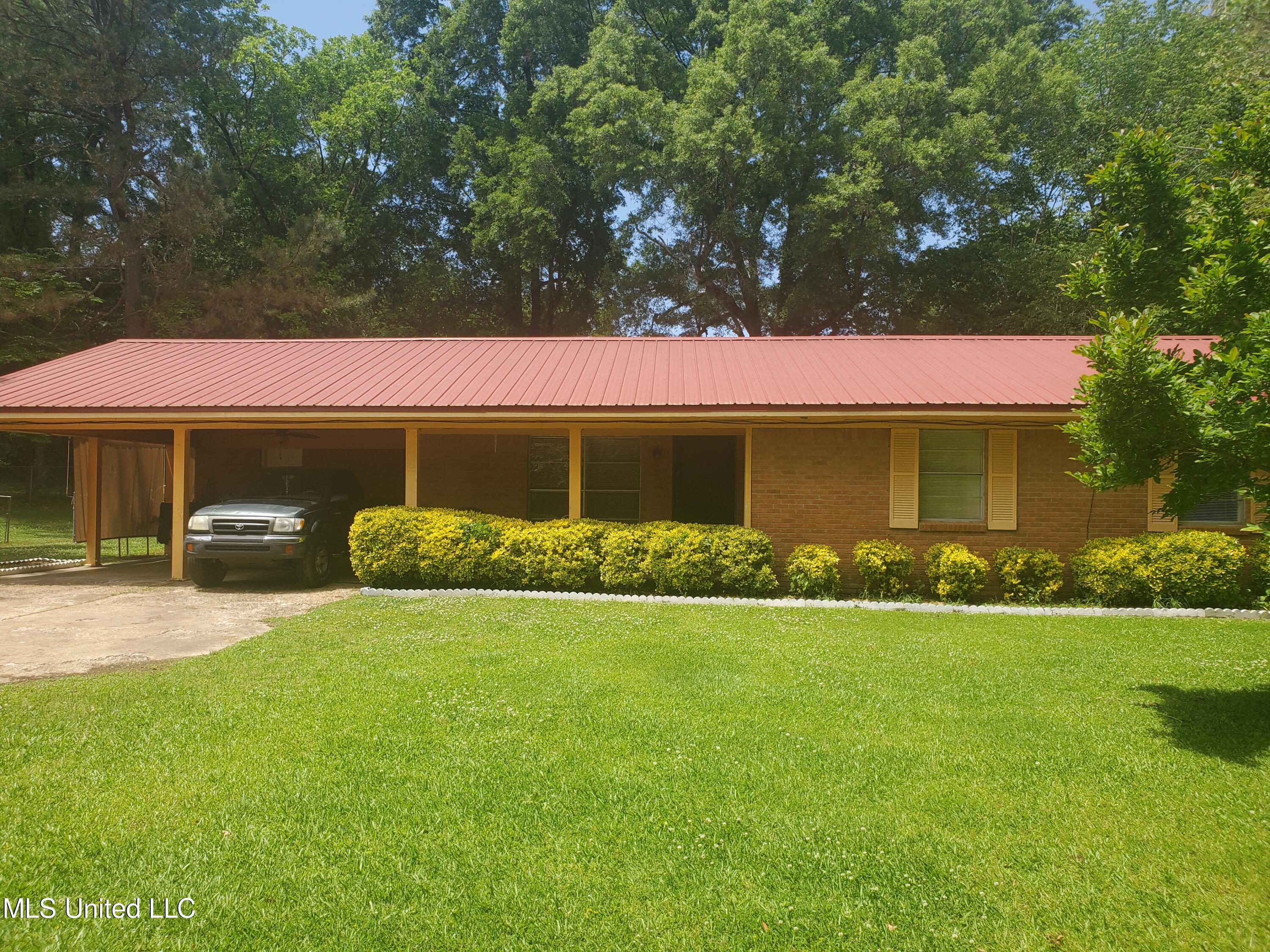 321 Water Street Sardis, MS 38666 - Photo 1 of 12 20220514_124050