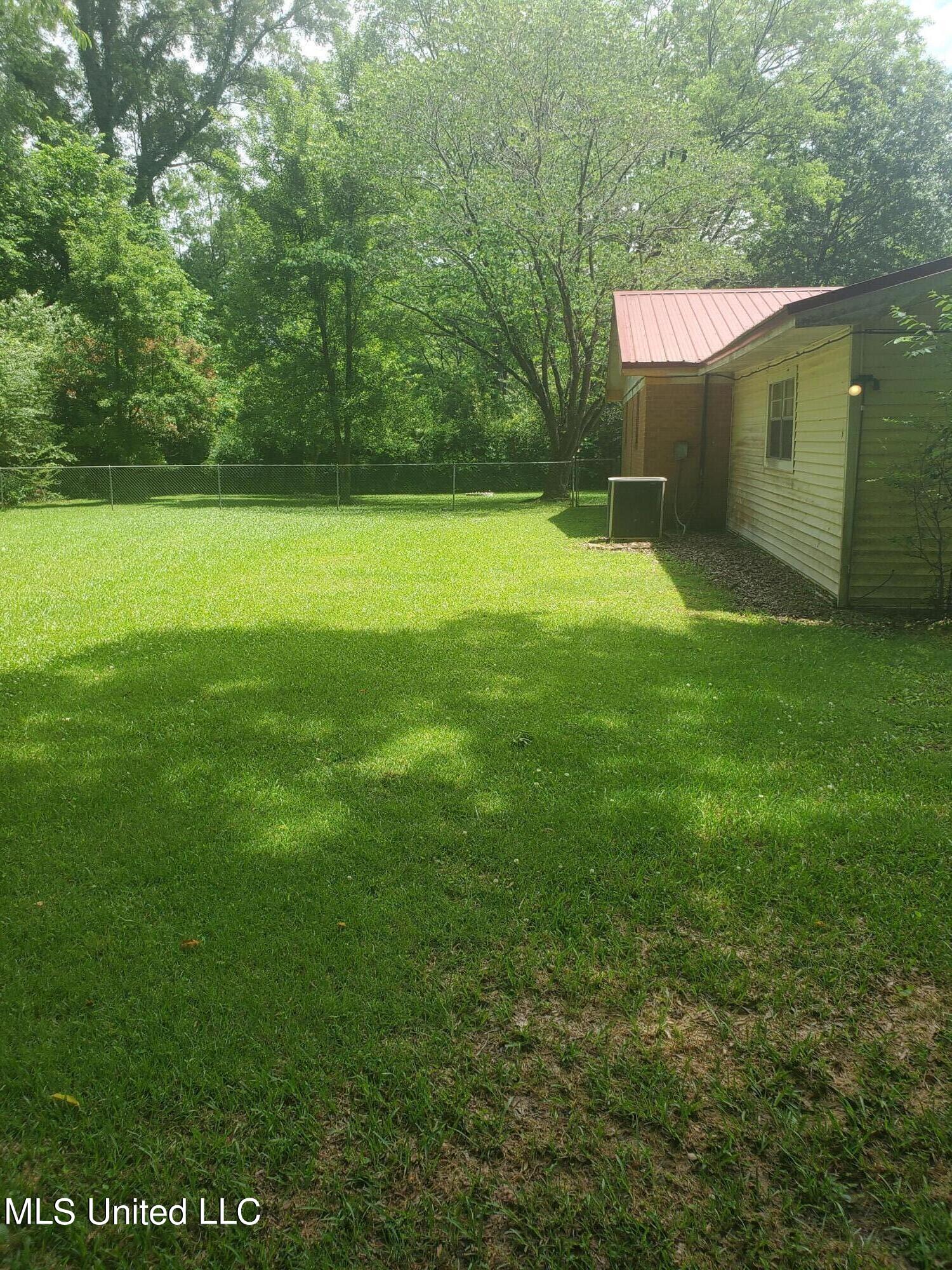 321 Water Street Sardis, MS 38666 - Photo 11 of 12 20220514_124326