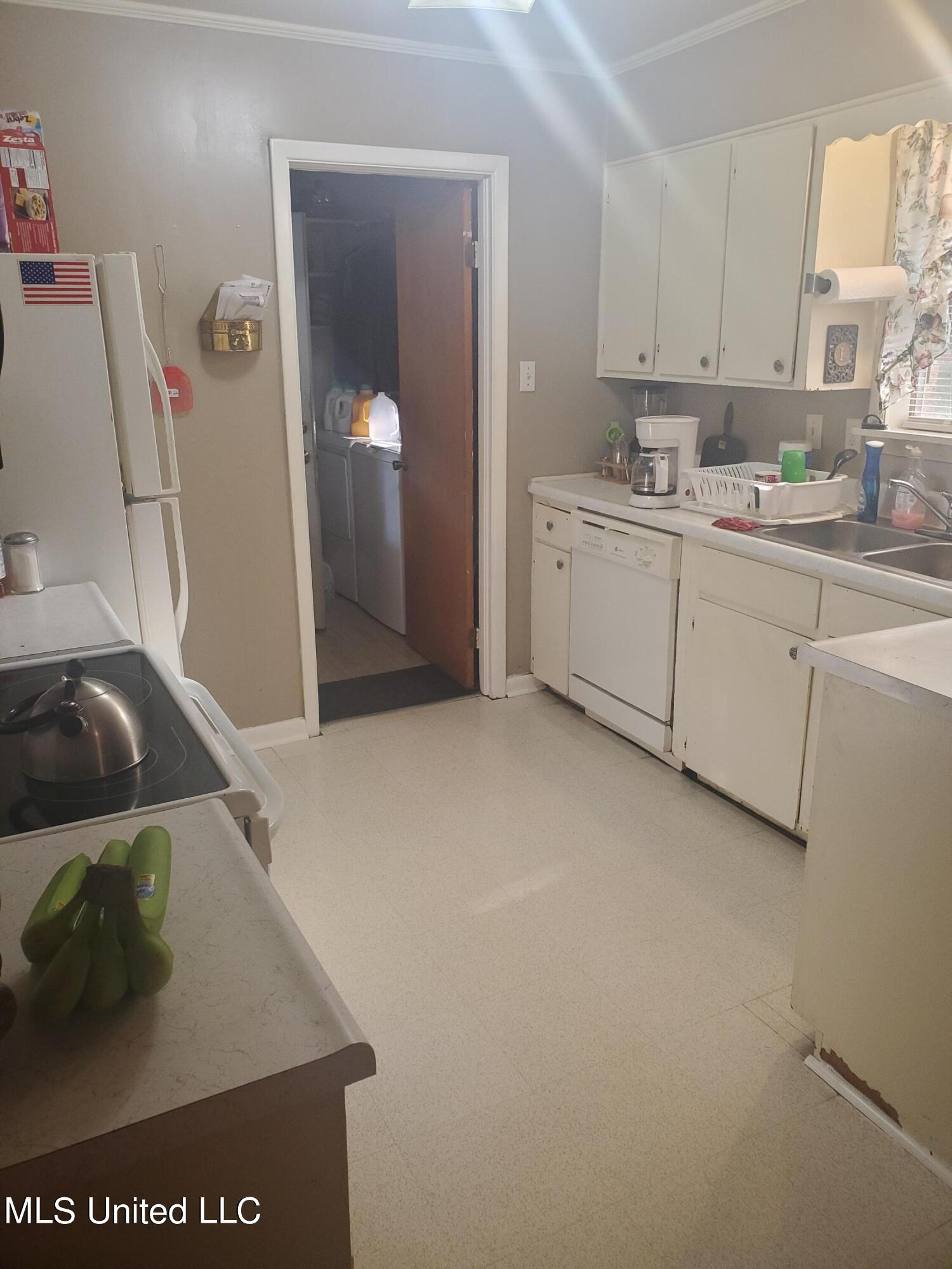 321 Water Street Sardis, MS 38666 - Photo 6 of 12 20220512_180107