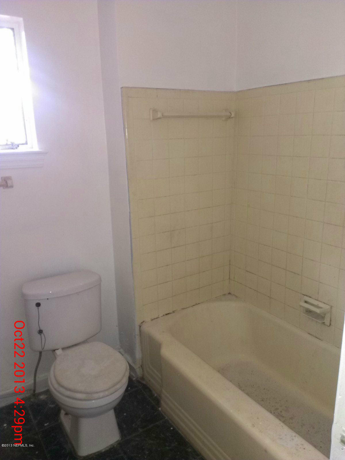 2158 Spring Park Road Jacksonville, FL 32207 - Photo 10 of 15 Bathroom