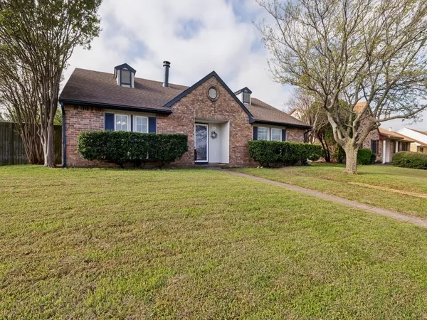 $2,250 | 431 Whitney Street, Cedar Hill, TX 75104