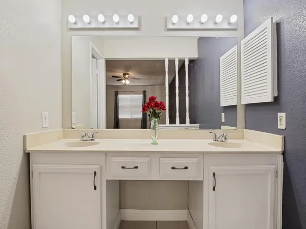 $2,250 | 431 Whitney Street, Cedar Hill, TX 75104