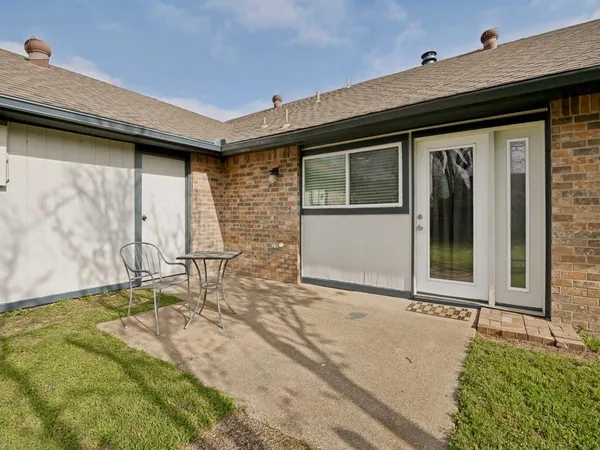 $2,250 | 431 Whitney Street, Cedar Hill, TX 75104