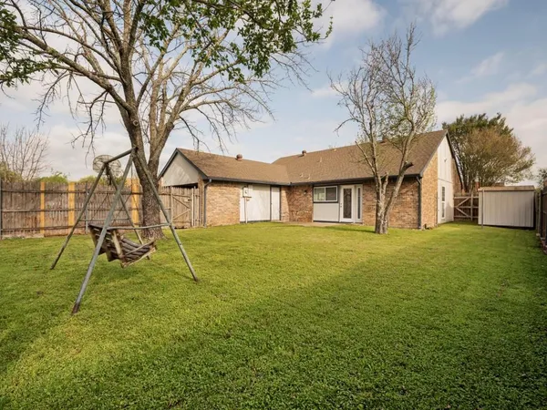 $2,250 | 431 Whitney Street, Cedar Hill, TX 75104