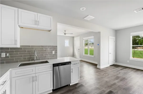 $1,649 | 13588 Ella Boulevard, Unit 4801, Houston, TX 77067