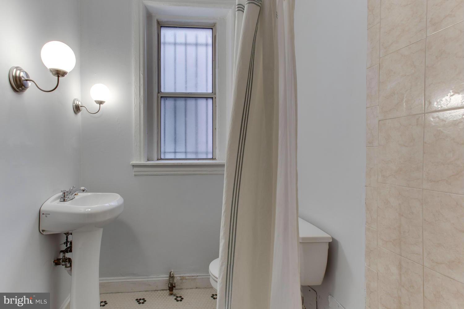 1523 Park Road Northwest, Unit 101 Washington, DC 20010 - Photo 11 of 13 Bath