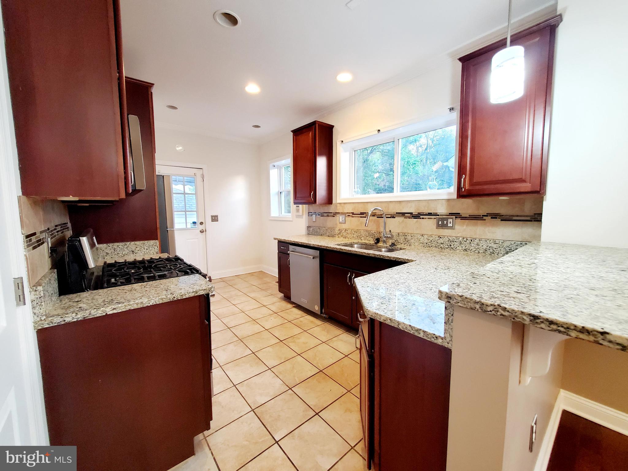 3502 Dennlyn Road Baltimore, MD 21215 - Photo 9 of 38 Gallery Image 9