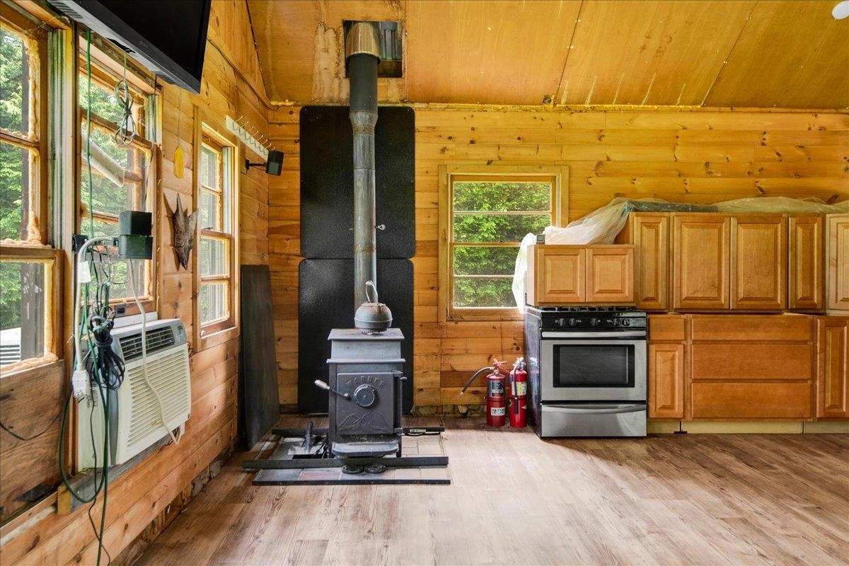 979 Corley Road Wolcott, VT 05680 - Photo 8 of 35