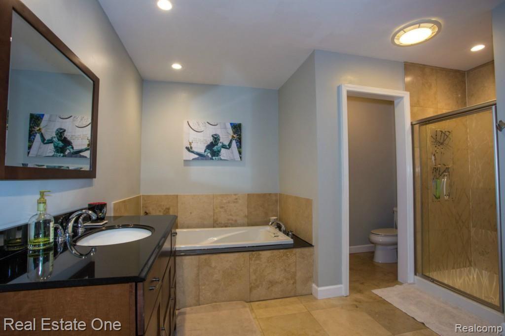 24447 Jamestowne Road Novi, MI 48375 - Photo 22 of 35 9Jamestowne-mbath0.jpg
