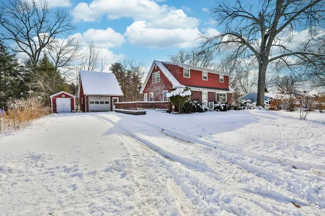 $450,000 | 12 Hemlock Street, Hudson, NH 03051