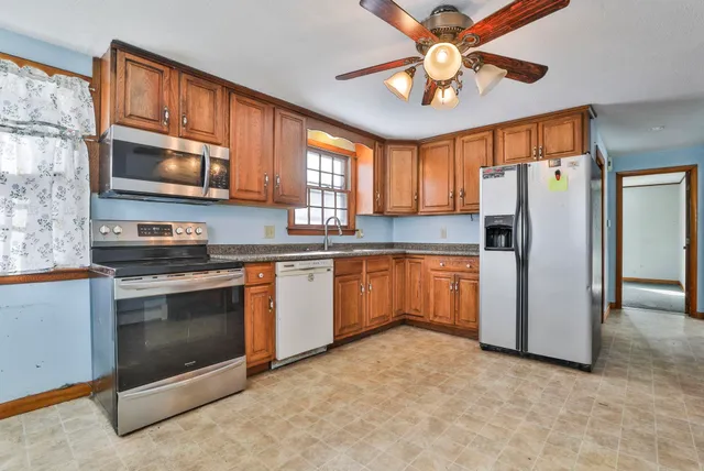 $450,000 | 12 Hemlock Street, Hudson, NH 03051