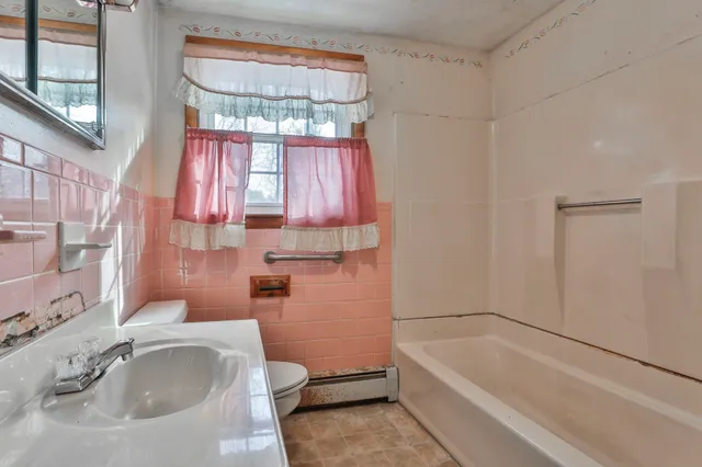 $450,000 | 12 Hemlock Street, Hudson, NH 03051