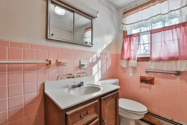 $450,000 | 12 Hemlock Street, Hudson, NH 03051