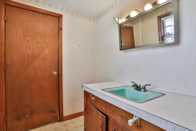 $450,000 | 12 Hemlock Street, Hudson, NH 03051