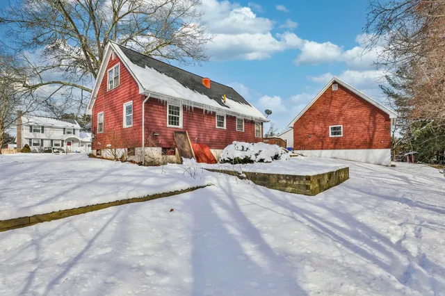 $450,000 | 12 Hemlock Street, Hudson, NH 03051