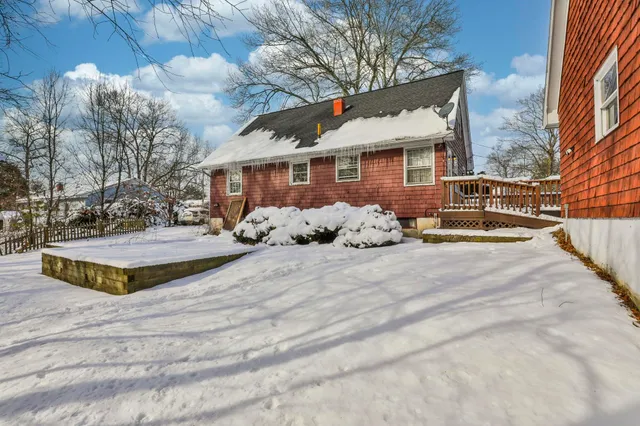 $450,000 | 12 Hemlock Street, Hudson, NH 03051