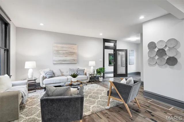 $459,900 | 2118 McCausland Avenue, St. Louis, MO 63143