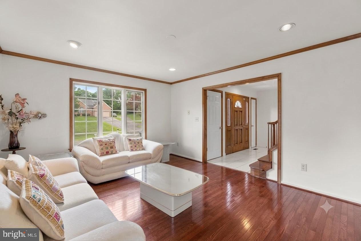 10035 Reed Lane Ellicott City, MD 21042 - Photo 3 of 47