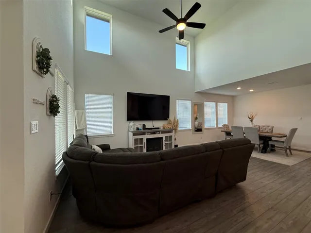 $425,900 | 2412 Elliott Shr Lane, La Porte, TX 77571