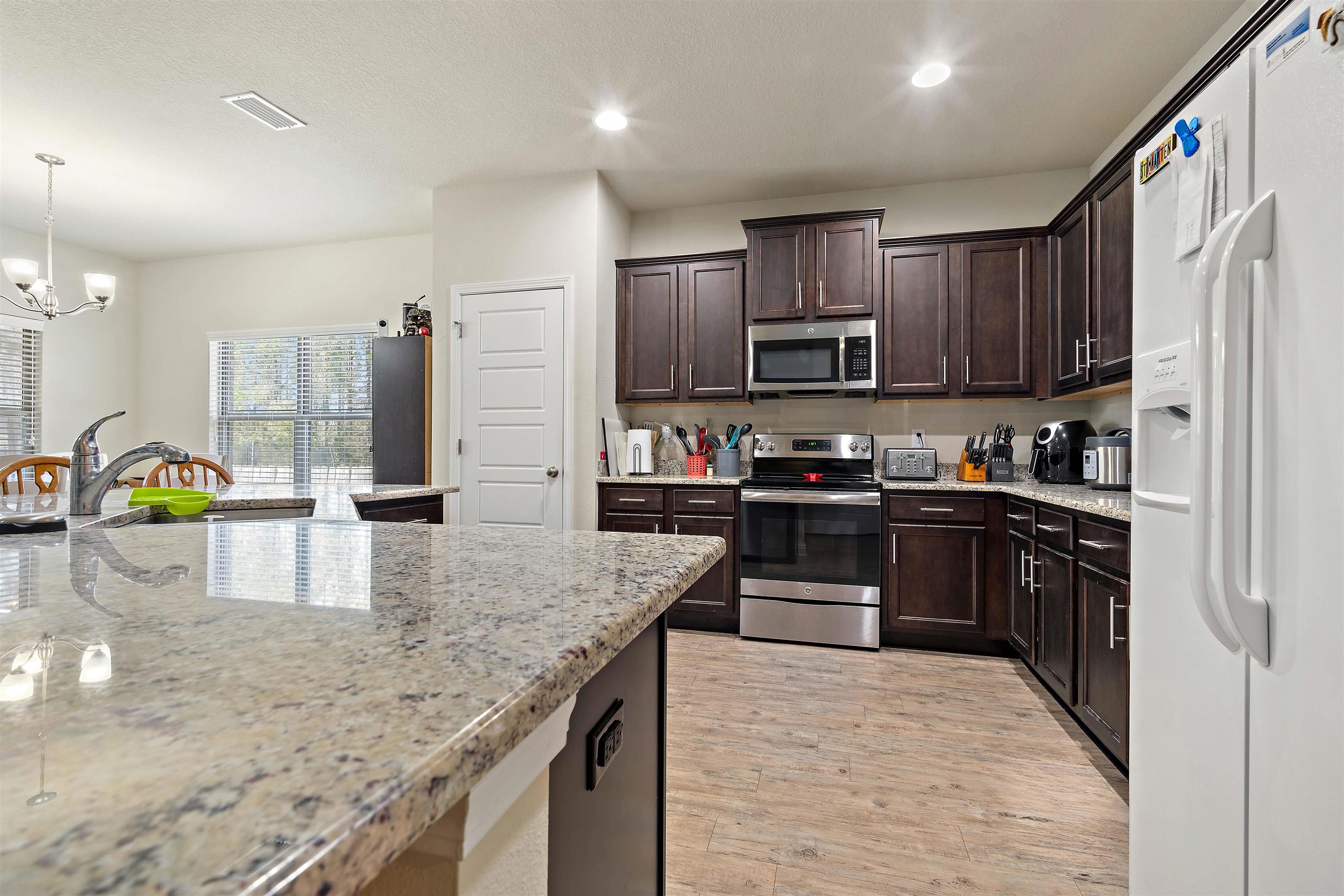 11712 Alameda Court Daphne, AL 36527 - Photo 7 of 27 Kitchen