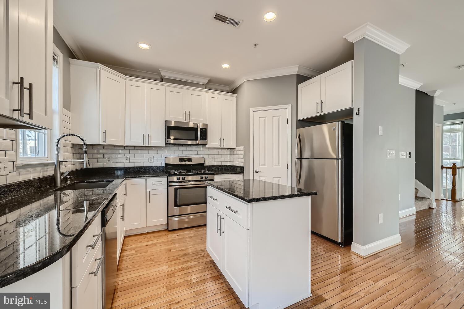 405 South Poppleton Street Baltimore, MD 21230 - Photo 1 of 30 Kitchen