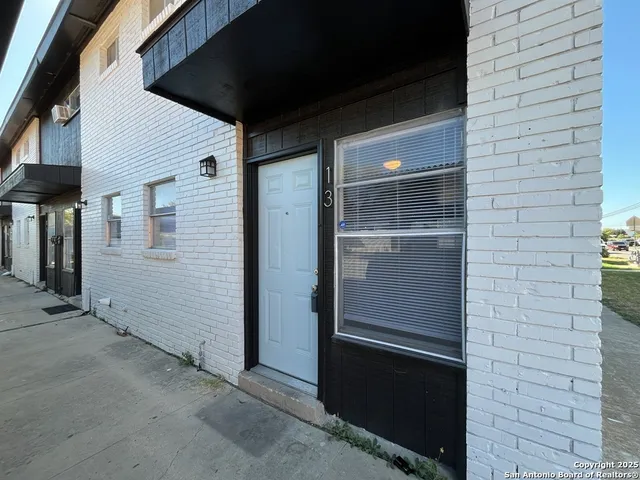 $925 | 2802 Lasses Boulevard, Unit 13, San Antonio, TX 78223