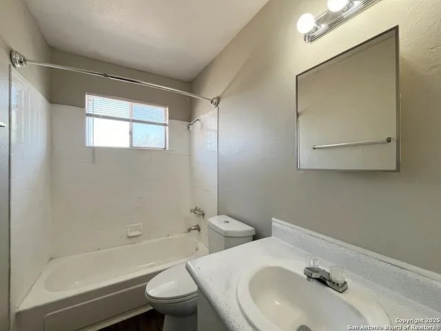 $895 | 2802 Lasses Boulevard, Unit 13, San Antonio, TX 78223