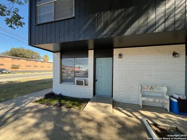 $925 | 2802 Lasses Boulevard, Unit 13, San Antonio, TX 78223