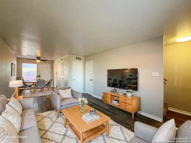$925 | 2802 Lasses Boulevard, Unit 13, San Antonio, TX 78223