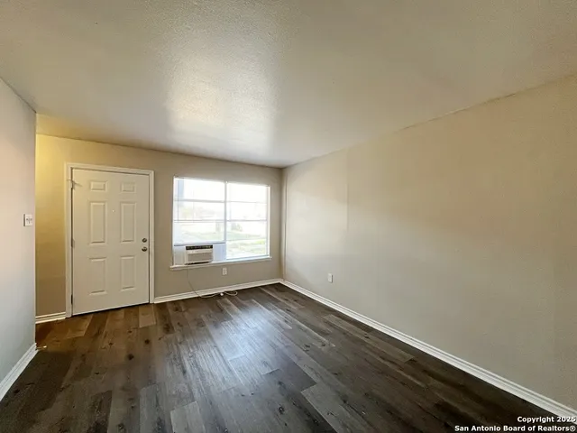 $895 | 2802 Lasses Boulevard, Unit 13, San Antonio, TX 78223