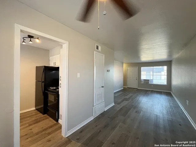 $925 | 2802 Lasses Boulevard, Unit 13, San Antonio, TX 78223