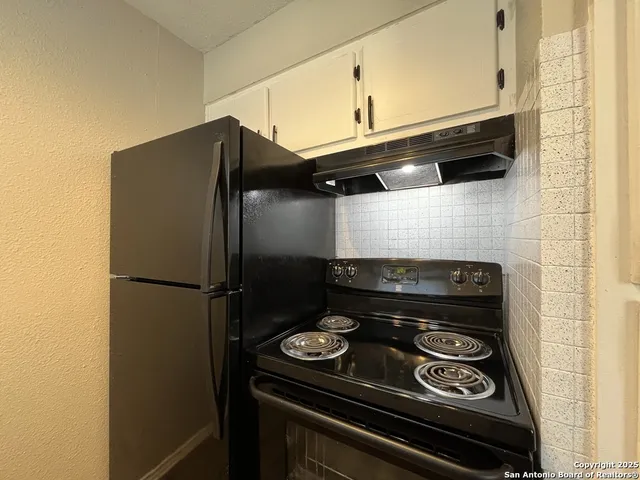 $895 | 2802 Lasses Boulevard, Unit 13, San Antonio, TX 78223