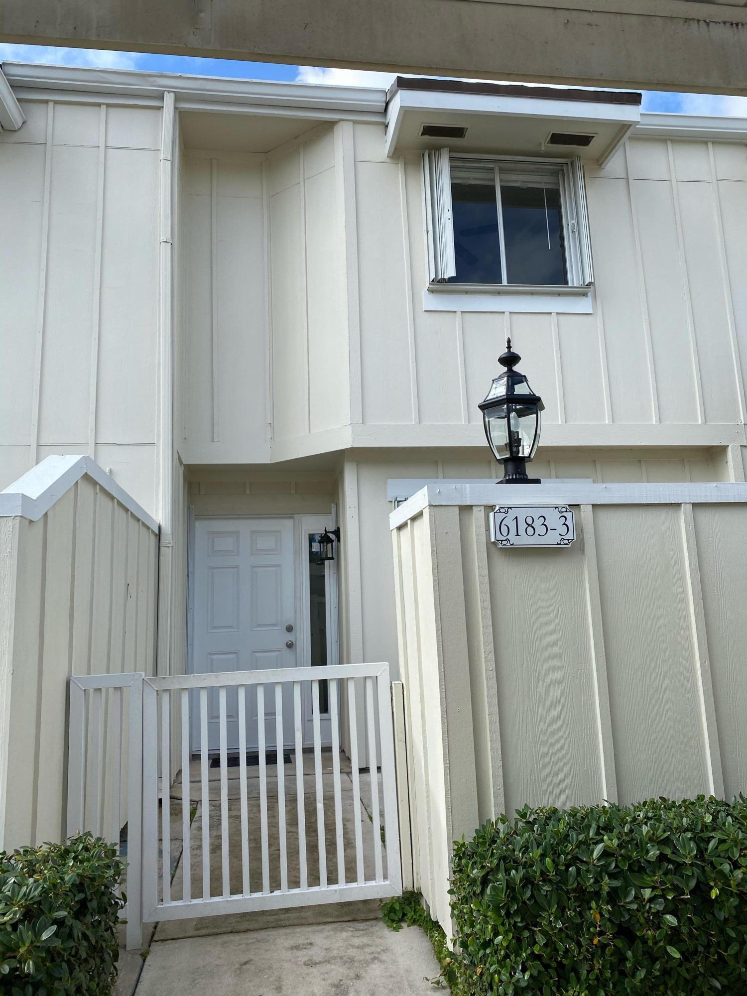 a view of back yard of the house