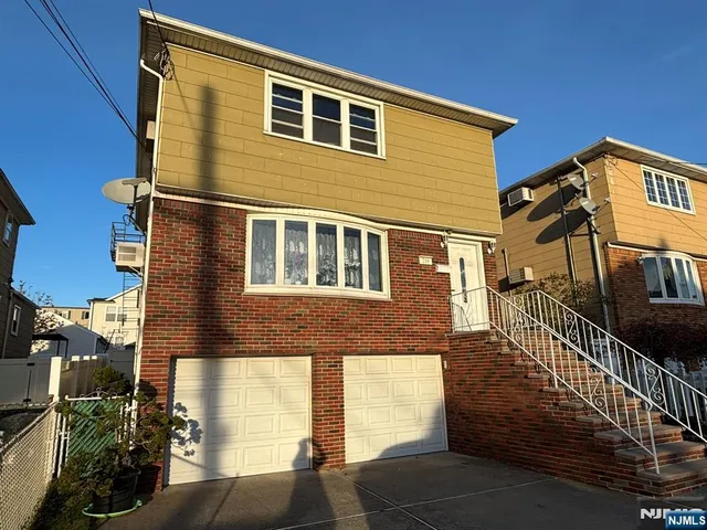 $2,400 | 219 Oakwood Avenue, Unit 2, Kearny, NJ 07032