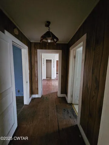 a view of a hallway to rooms