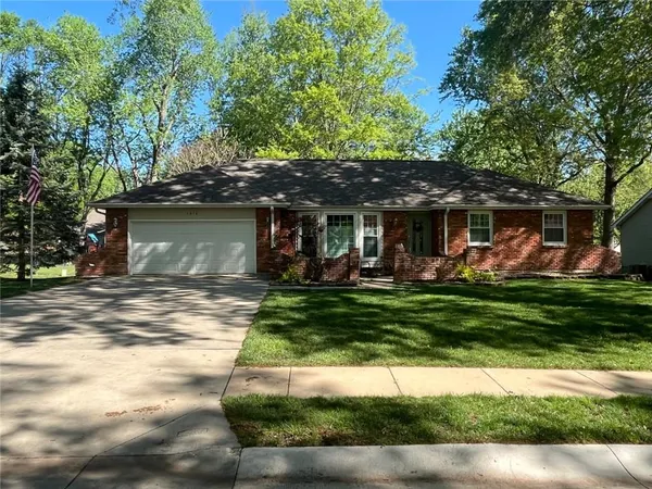$375,000 | 1016 South Stratford Road, Olathe, KS 66062
