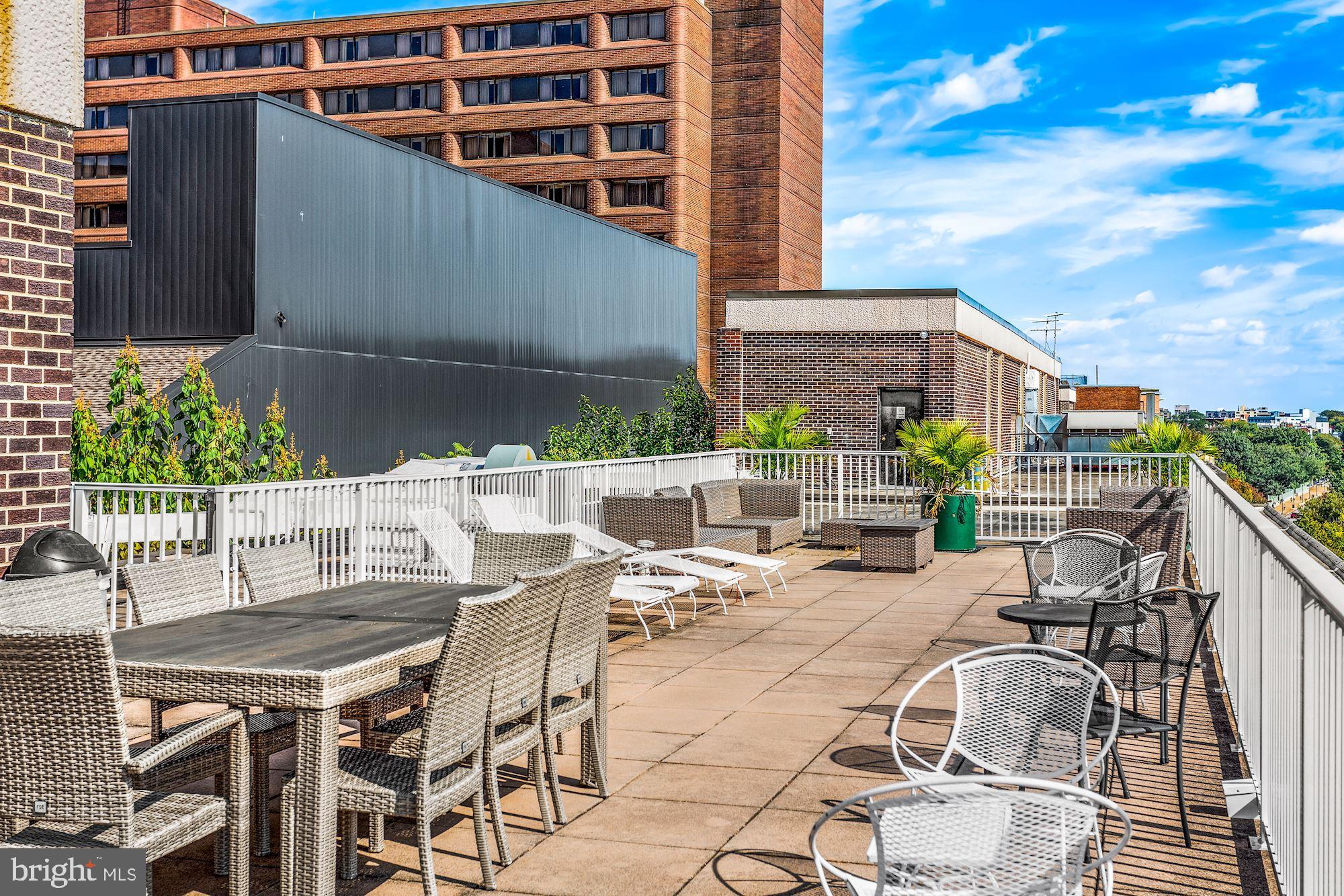 2501 Calvert Street Northwest, Unit 701 Washington, DC 20008 - Photo 22 of 29 a view of an chairs and tables in the patio