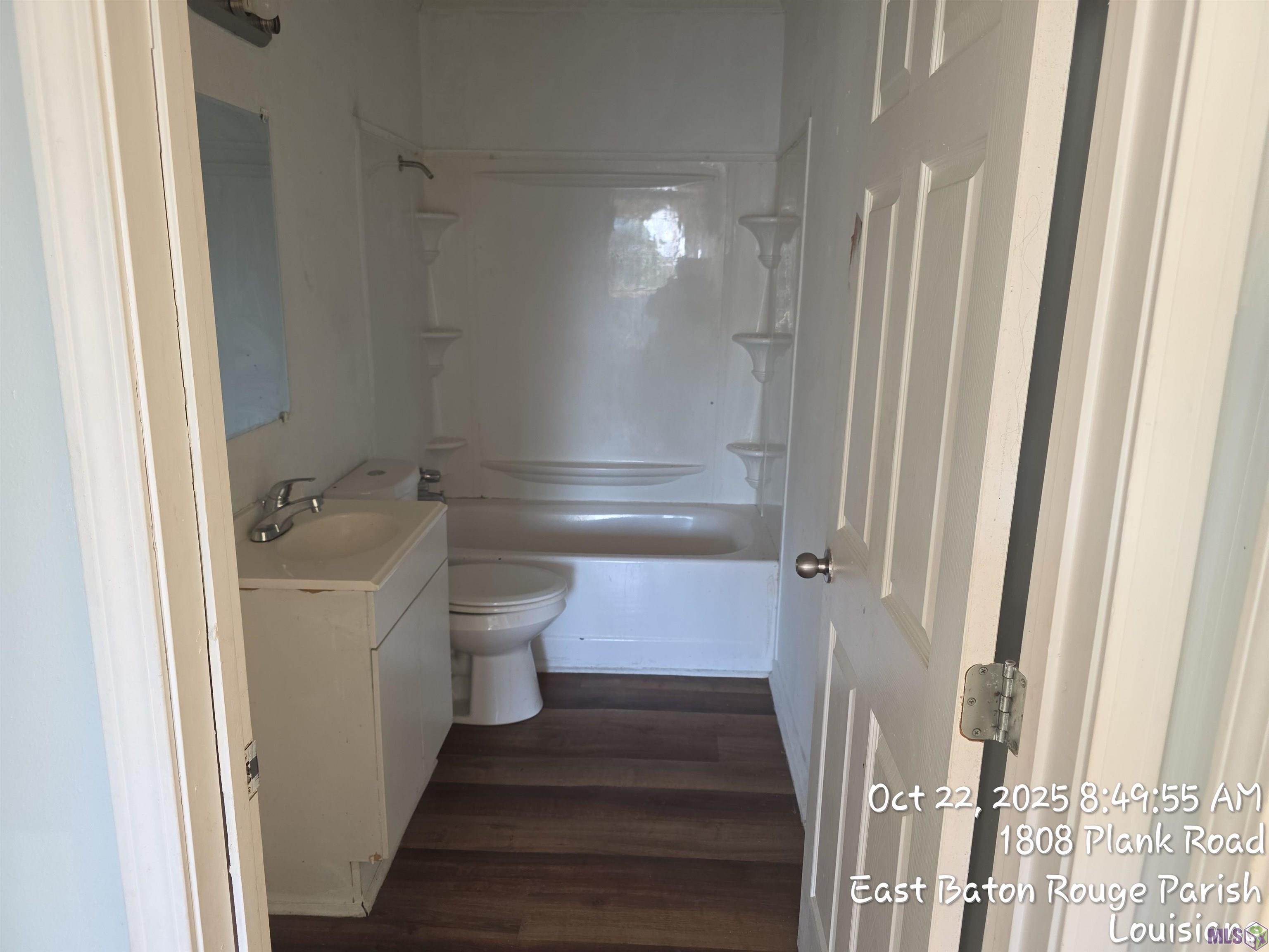 1806 Plank Road Baton Rouge, LA 70802 - Photo 12 of 13 Unit 2 Bathroom