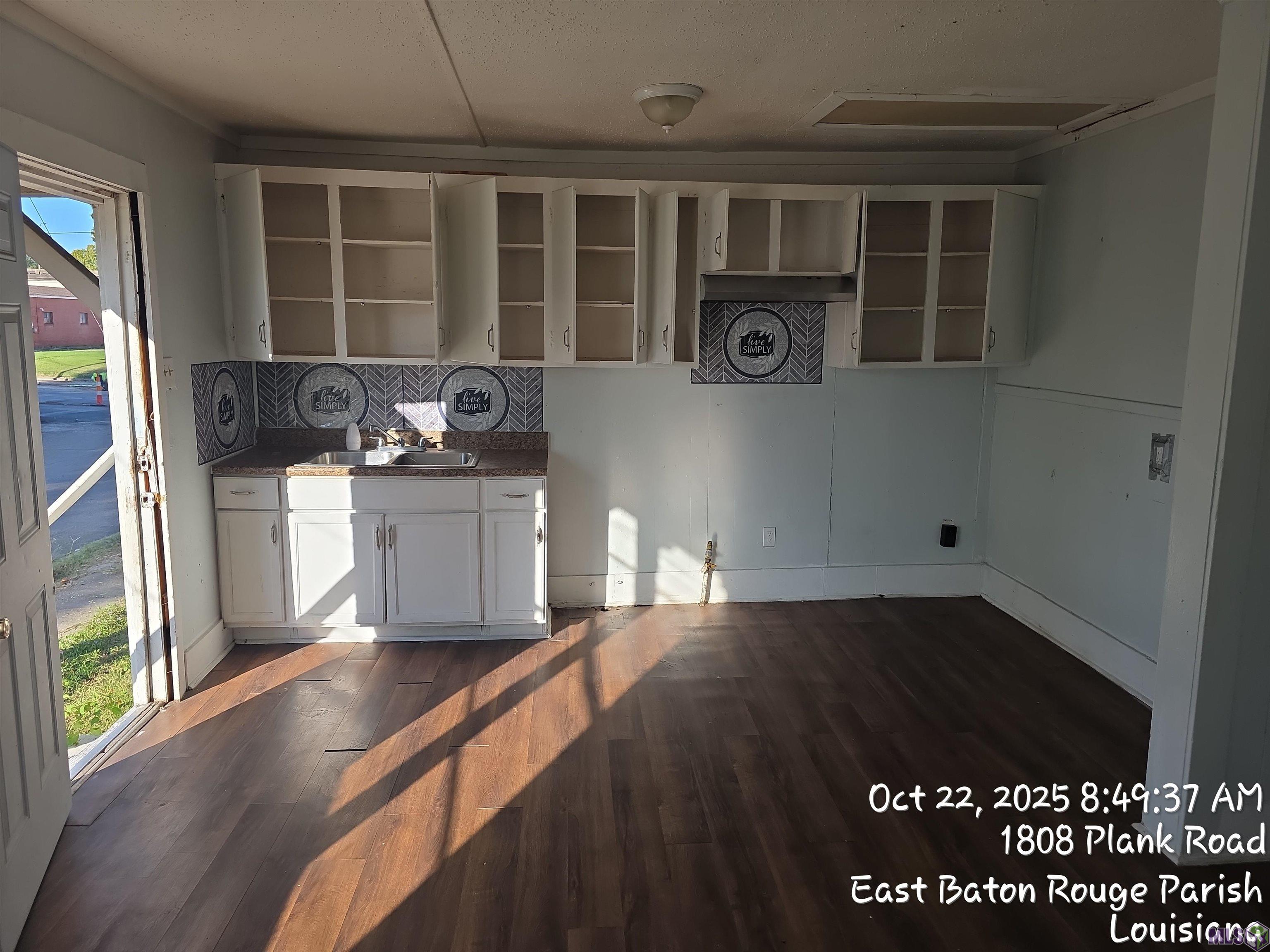 1806 Plank Road Baton Rouge, LA 70802 - Photo 9 of 13 Unit 2 Kitchen