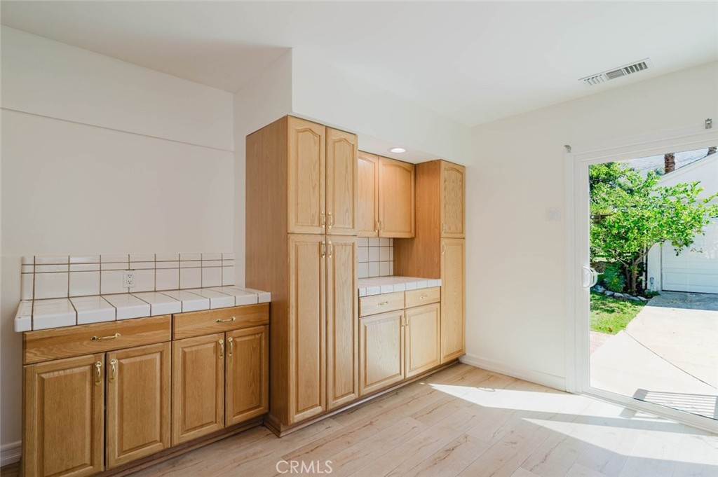 2007 West Kenneth Road Glendale, CA 91201 - Photo 17 of 38