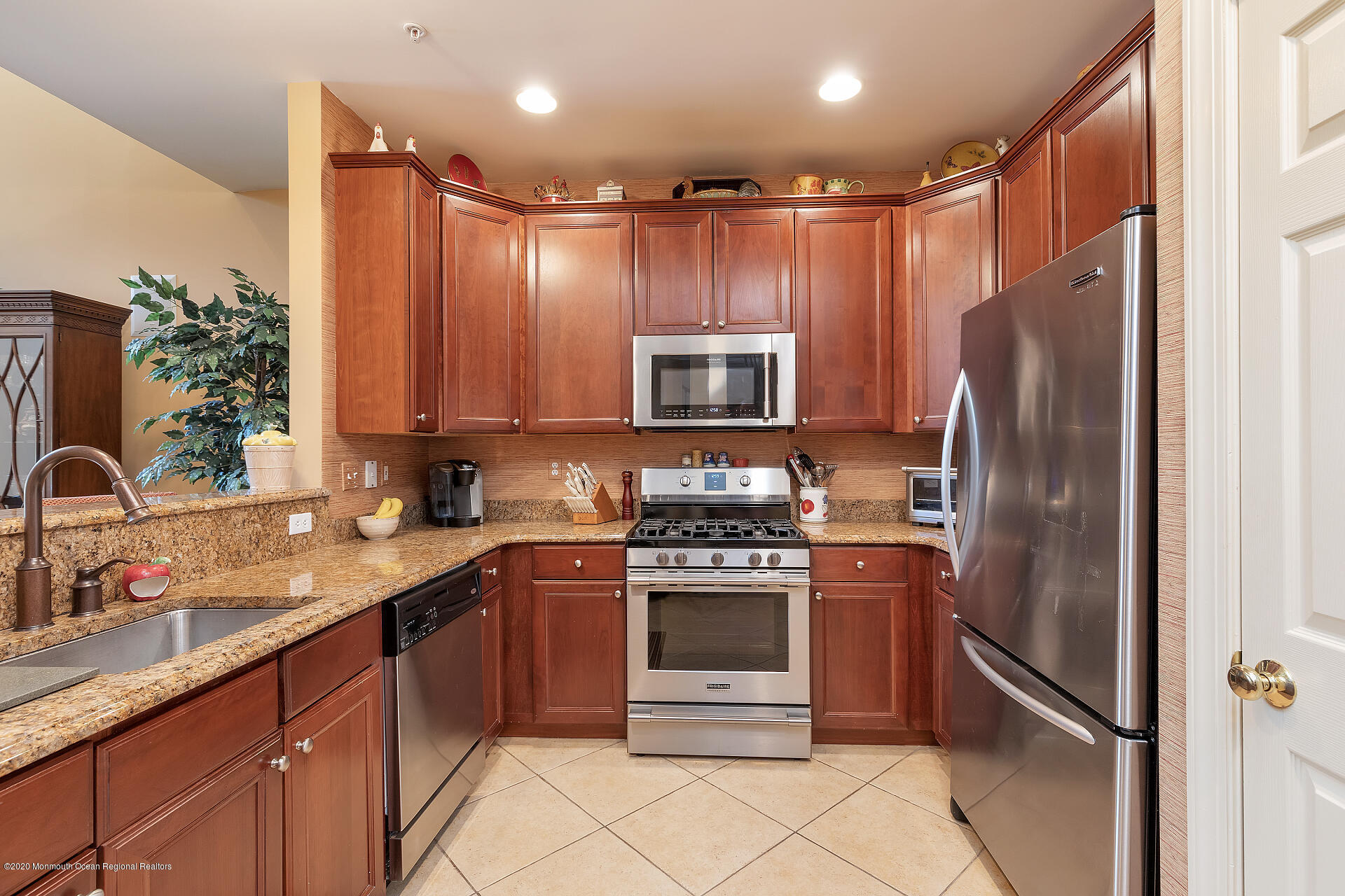 1009 Abby Road Middletown, NJ 07748 - Photo 14 of 39 007-1920x1280-photo