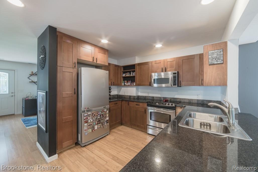 343 Stratford Road Ferndale, MI 48220 - Photo 10 of 32 343 Stratford-11.jpg