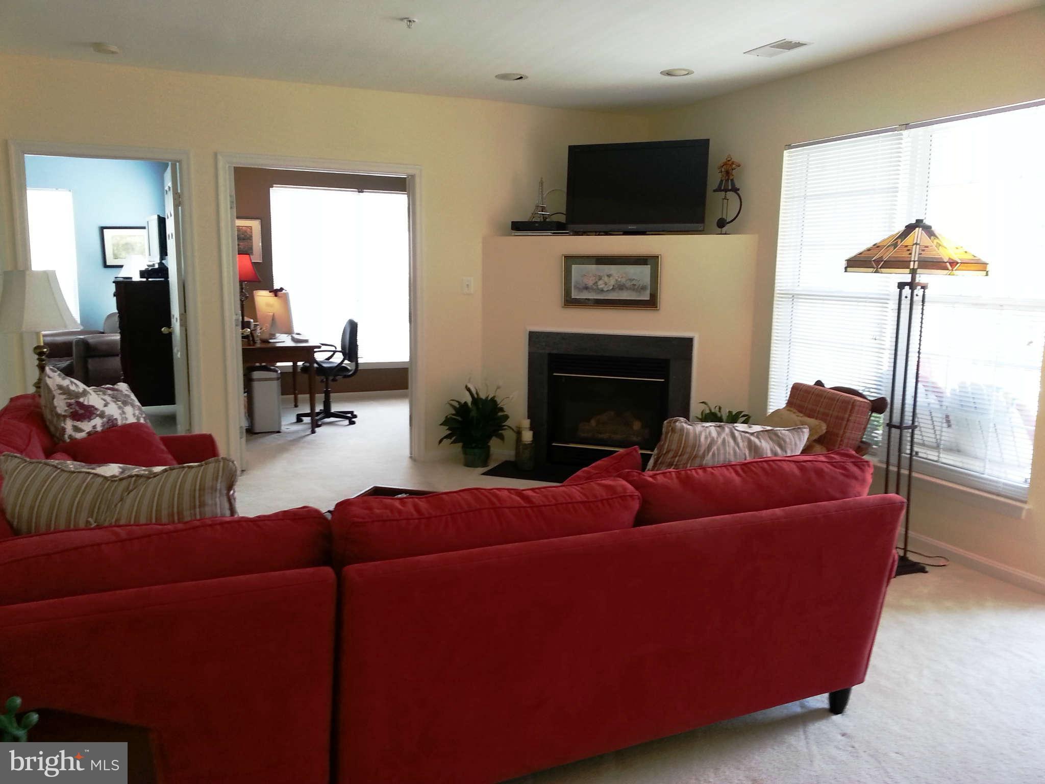 25272 Riffleford Square, Unit 204 Chantilly, VA 20152 - Photo 3 of 27 Living Room