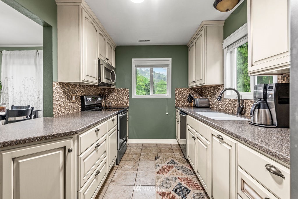 1130 Coal Creek Road Longview, WA 98632 - Photo 8 of 23 Gallery Image 8