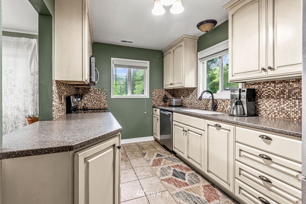 1130 Coal Creek Road Longview, WA 98632 - Photo 9 of 23 Gallery Image 9